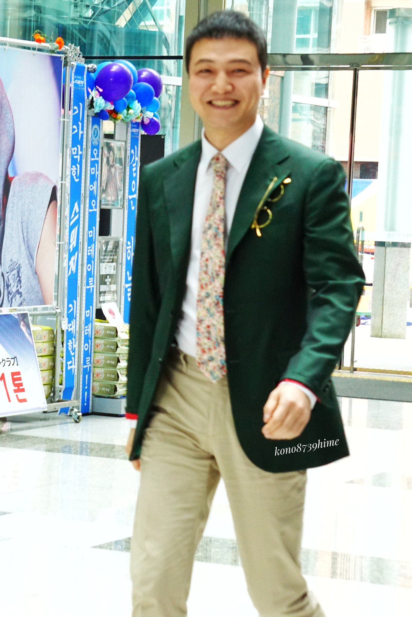 DZ3iKniVMAAx564.jpg:large