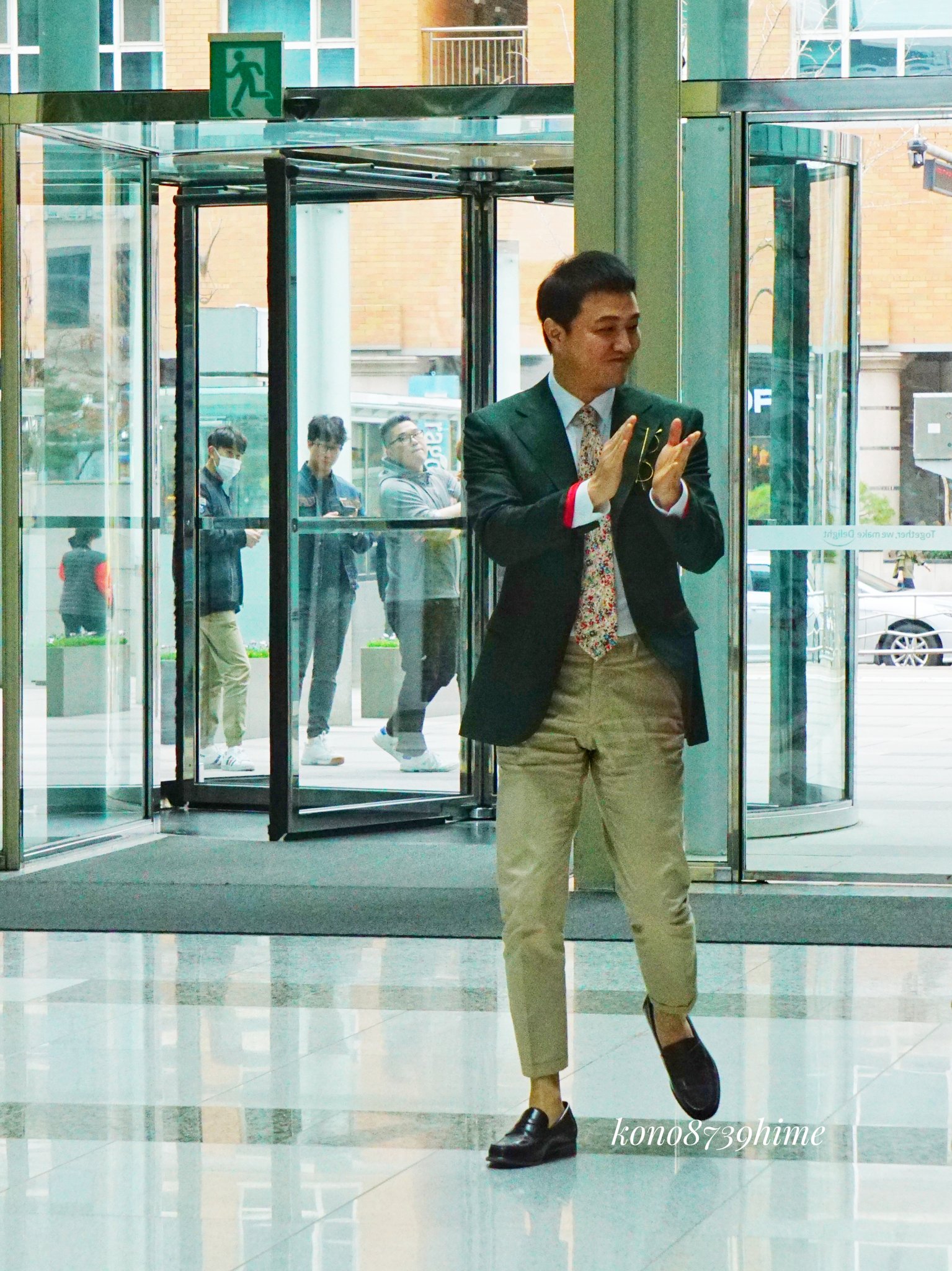 DZ3iMlbU0AI8lDa.jpg:large