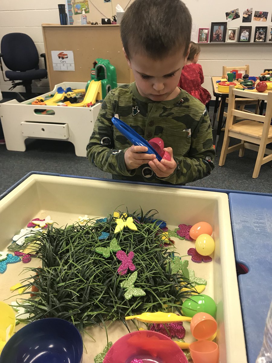 ECin113's tweet photo. It is our first day studying butterflies. We are learning about their life cycle this week. https://t.co/r9IgWTezEn