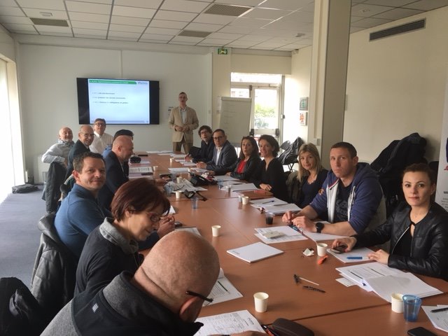 Plus de 20 courtiers ont participé ce jour, à LYON, à la formation initiée par #PLANETE COURTIER : Comment Assurer la #conformité de votre activité à la #règlementation ?  Mission réussie ....