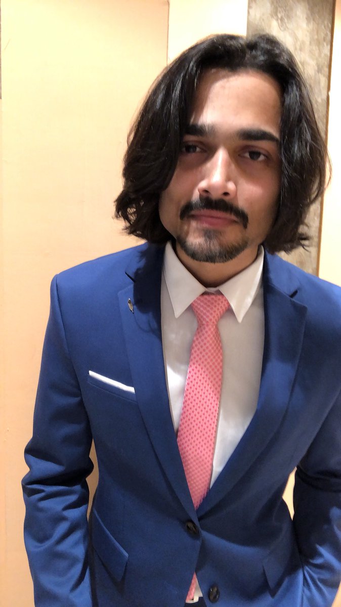 Bhuvan_Bam's tweet photo. Roz roz suit mein nahi ghoom sakta isiliye ek din mein 2-3 angle se photo kheech leta hoon 😅🙈
#JustBBthings #throwback https://t.co/Iy3oX1TvVq