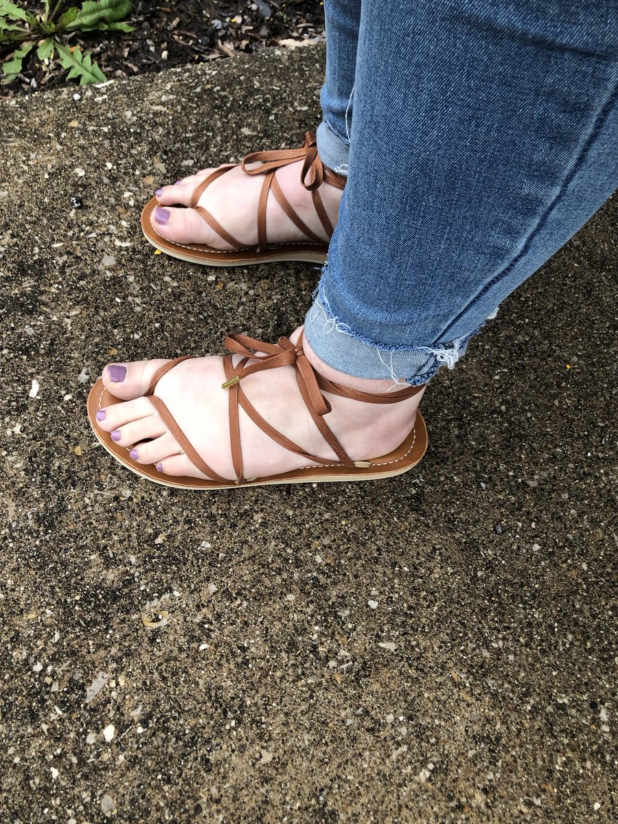 I LOVE my new Sseko ribbon sandals!!! They are perfect with any outfit and they have so many ribbons for everyone’s style and taste! They are also so comfortable!! #SsekoAdventuress #SsekoStyle @ssekodesigns