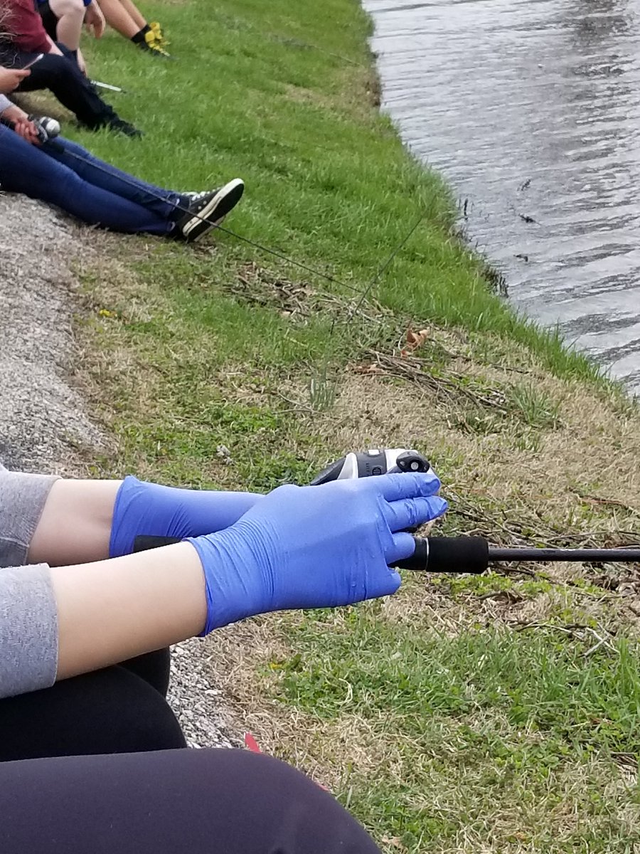 Coachwalk1021's tweet photo. Tough day fishing at the Bois D'Arc pond...but Outdoor Awareness and Exploratory students are working hard trying to catch the big one. https://t.co/E5qDq3mHqd