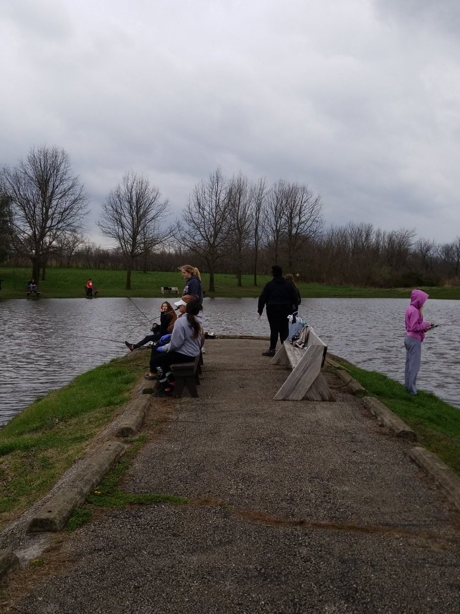Coachwalk1021's tweet photo. Tough day fishing at the Bois D'Arc pond...but Outdoor Awareness and Exploratory students are working hard trying to catch the big one. https://t.co/E5qDq3mHqd
