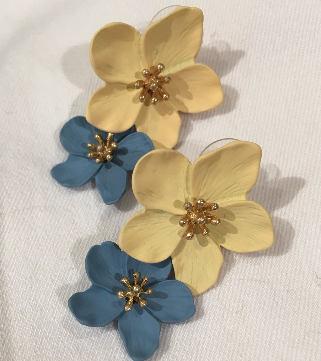 #daffodilweekend #nantucket #musthave #ack.   Call to order these cute earrings.  508-228-0624