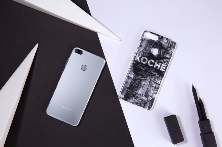 bouyguestelecom's tweet photo. Quoi de mieux qu'un nouveau smartphone ?
Un nouveau smartphone qui a du style !

RT pour tenter de gagner le #Honor9Lite et sa coque Koché design 🤩

TAS le 09/04. Bonne chance ! 🍀  #Concours https://t.co/cAQsni6hwB