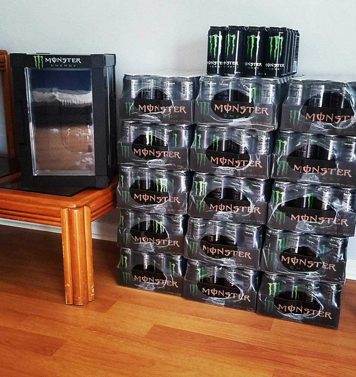 BrandDeeLyon's tweet photo. Dope gaming fridge and monster. 👌 👐💯Thanks Monster Energy Sweepstakes @MonsterEnergy https://t.co/I1OKx7PyOk