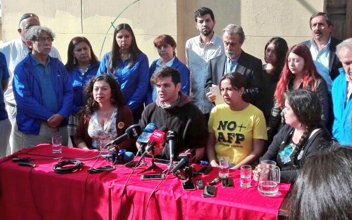 doris_gonzalez_'s tweet photo. .@yohasip vocera #Ukamau en conferencia de prensa Plataforma por la Recuperacion de los Derechos Sociales @MpUkamau @CNT_NOmasAFP @milagrenita @LuisMesina1 @alandcastro @mdonosoc @Confech @ConfusamChile #FelizMartes https://t.co/ykFkMSKuKA