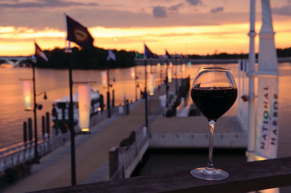 NycciNellis's tweet photo. Now is the time to plan ahead for your #Summer soirées and corporate events. @WPCatering #SunsetRoom in @NationalHarbor has the perfect setting with beautiful views, amazing food, and more ~ https://t.co/HflnUS7AHU