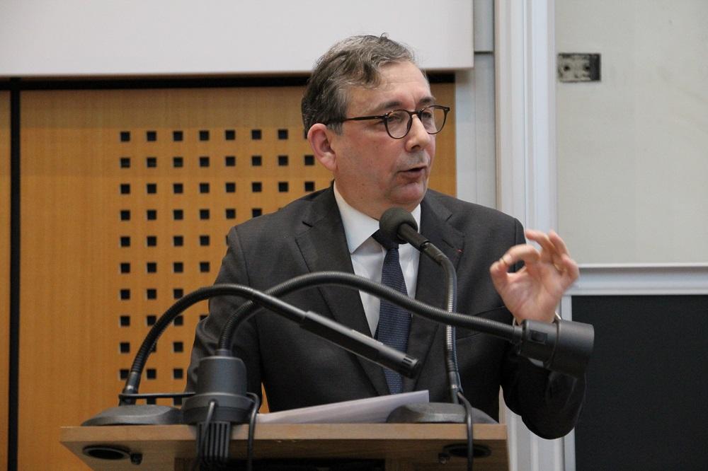 Academie_Paris's tweet photo. .@GillesPecout : "Il n'y a pas de jeunes sans ambitions. Abandonnons ce langage dépreciatif.
Lutter contre le décrochage, c'est avoir conscience que tous nos jeunes ont des ambitions."
#AssisesDecrochageIDF https://t.co/9c8EGfu4hg