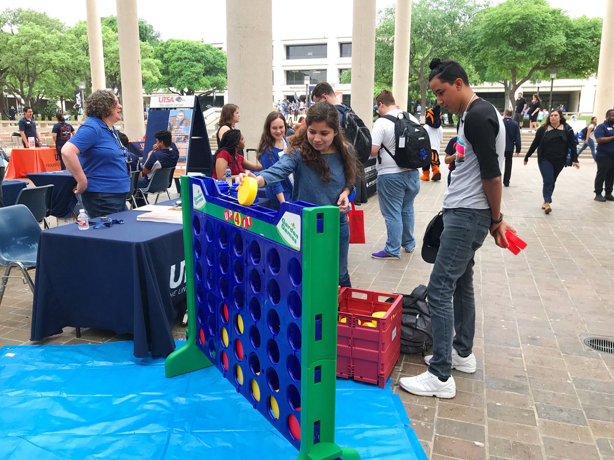UTSA's tweet image. The party is just getting started at First-Gen Fest. 🎉 We have games, popcorn and freebies for all. 🎲🍿✏️ Stop by. #UTSA #FirstGenUTSA #FirstGenPride #FirstGenOrgullo #FirstGenRunners #CelebrateFirstGen @utsa_first2go