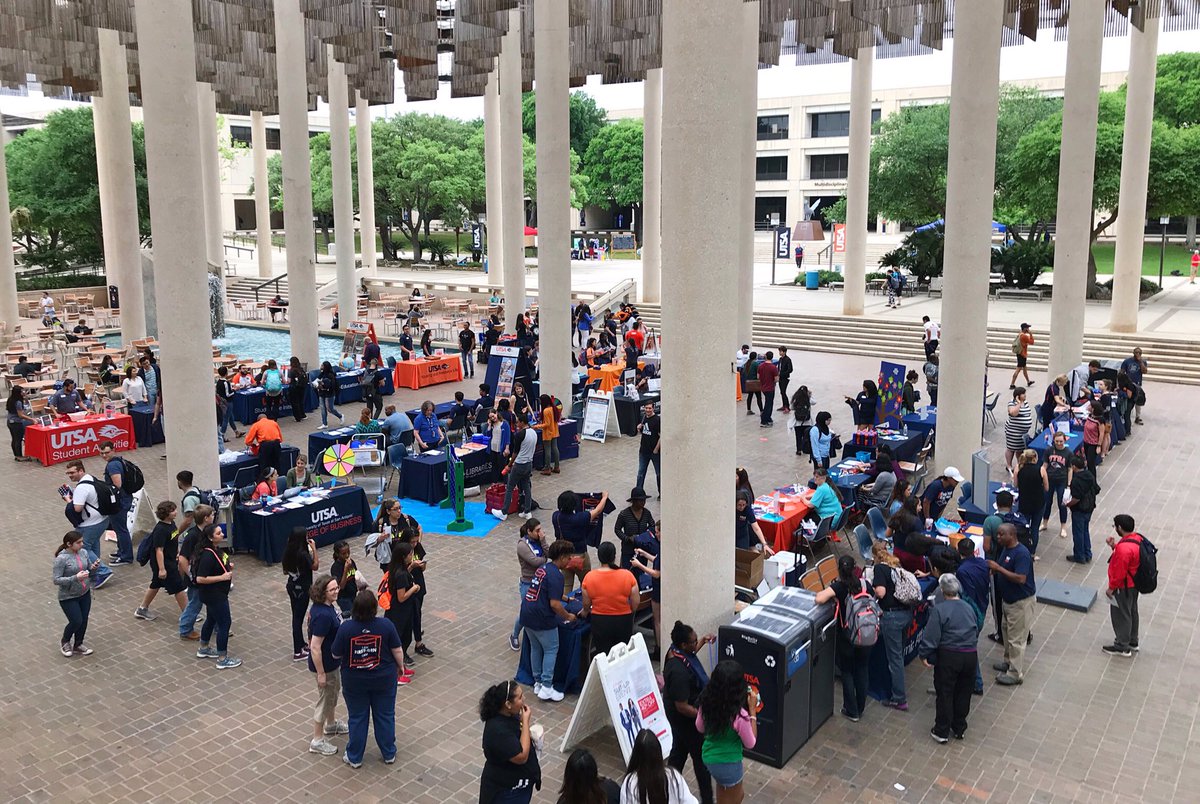 UTSA's tweet image. The party is just getting started at First-Gen Fest. 🎉 We have games, popcorn and freebies for all. 🎲🍿✏️ Stop by. #UTSA #FirstGenUTSA #FirstGenPride #FirstGenOrgullo #FirstGenRunners #CelebrateFirstGen @utsa_first2go