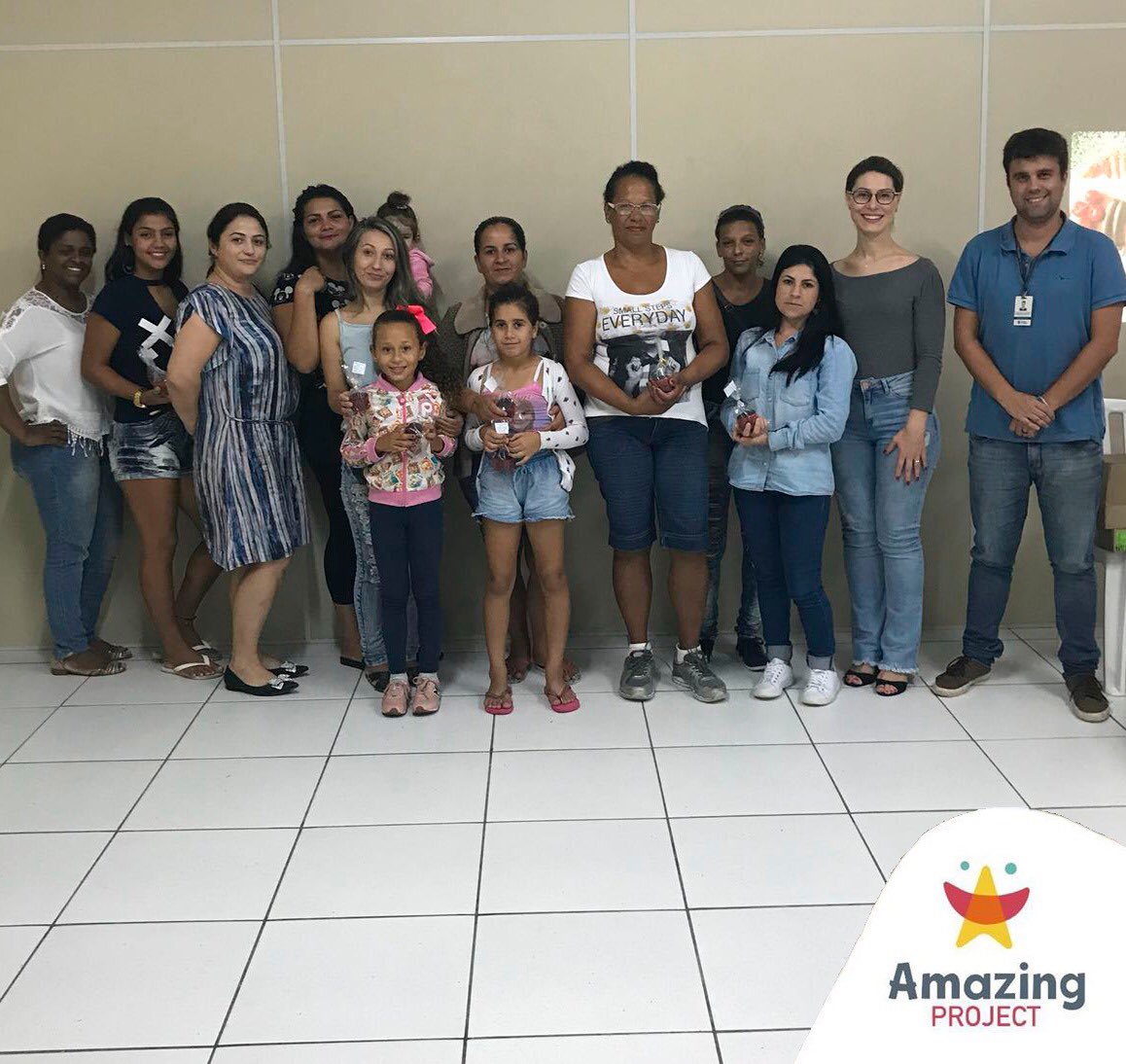 Dia 27/03, promovemos uma palestra para as famílias cadastradas no CRAS do bairro Passagem em Tubarão/SC, ministrada pela nutricionista Vivian Costa sobre Alimentação Saudável, com o objetivo de esclarecer a importância de uma boa alimentação para a melhoria da qualidade de vida.