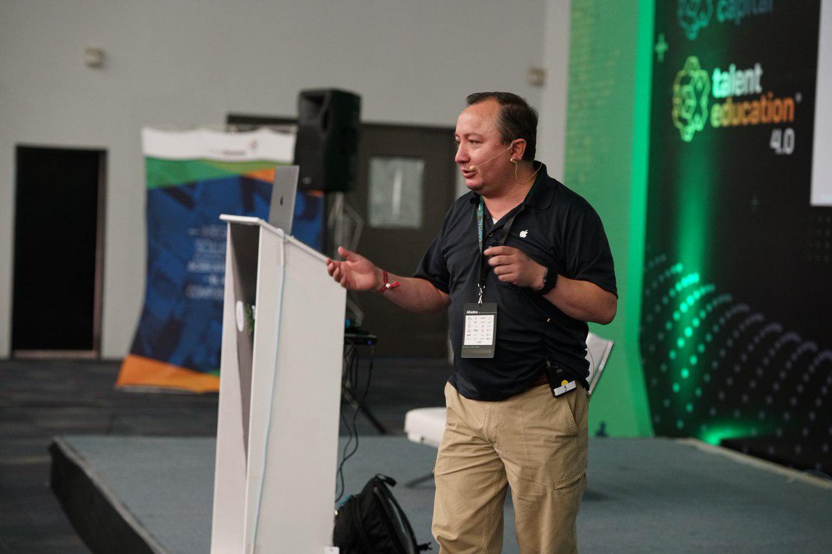 TalentLand_MX's tweet photo. #TalentExecutive
La realidad aumentada y maching learning.
Germán Santos. https://t.co/hyve9SEcGo