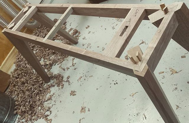 jasonrobertfox's tweet image. The smaller of the two table frames assembled. No glue, no fasteners. Strong enough to hold me, but prob can't take shock load. The table top will add much needed rigidity. 
#tablelegs #tableframe #noglue #noscrews 
#redwoodtable #slabtable #walnut #redwood #diningtable #hom…
