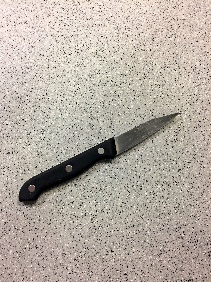 MetTaskforce's tweet photo. #U225 #TSG #Commissionaires reserve just stopped a gang of lads on @MPSHackney. 15 year old boy had this on him. It may be small, but it can be lethal. Another life saved. He’s been nicked. Stop and Search works!! Any Q’s re what we do? Ask away! https://t.co/T3cEpSwpDc