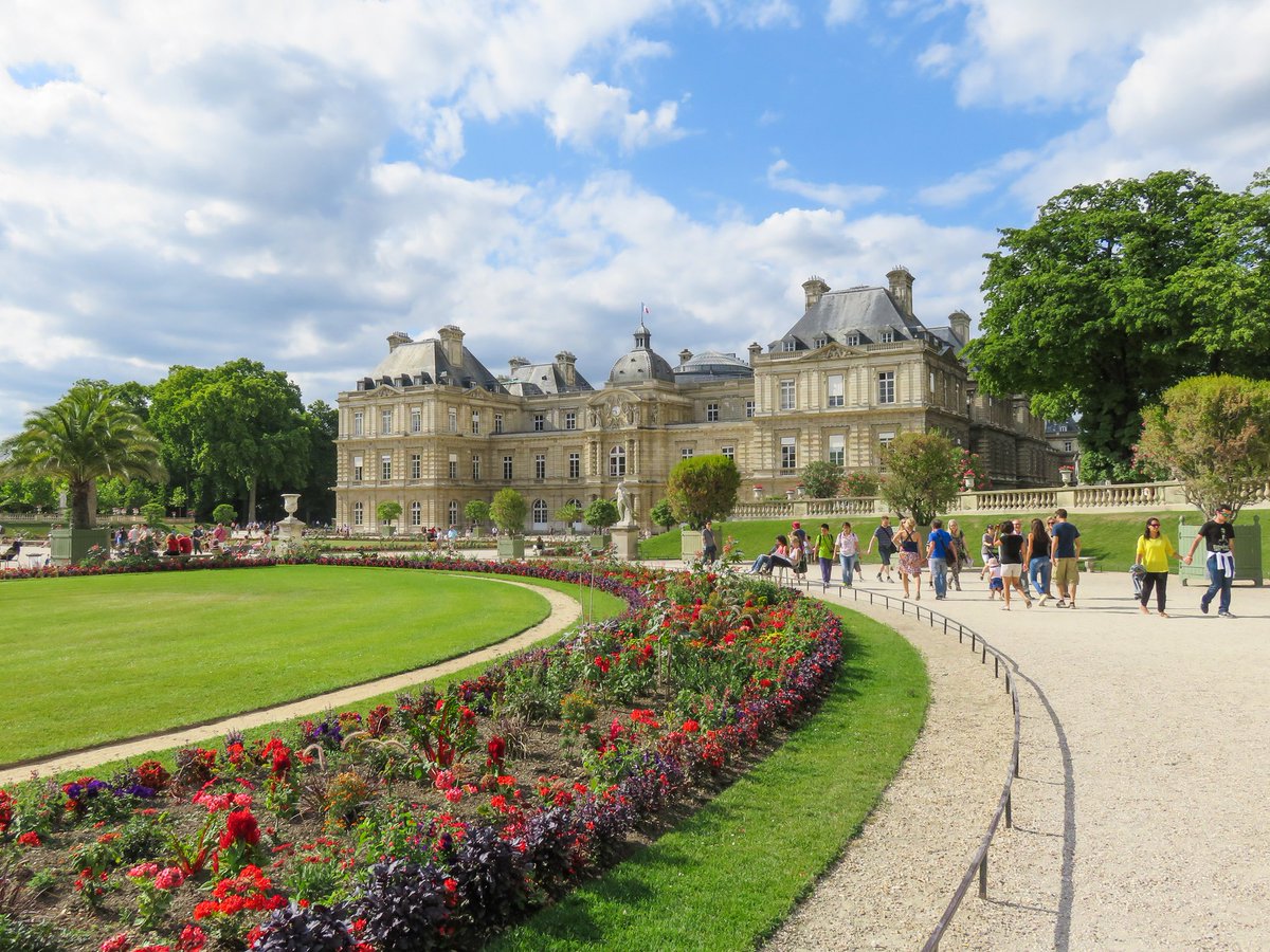 Paris is beautiful, delicious, and kid-friendly! Here's what to see and do with kids. Bonjour! alongforthetrip.com/bastille-day-a… #familytravel @JardinLuco #Luxembourg
