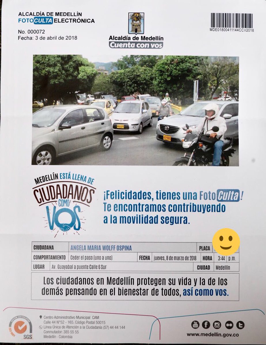FicoGutierrez's tweet photo. Con #CiudadanosComoVos resaltamos los comportamientos de las personas que están dispuestas a resolver pacíficamente sus conflictos y a llegar a acuerdos para la convivencia. Estuve entregando Fotocultas a algunos ciudadanos por su buen comportamiento. https://t.co/WYC9JyzfOy