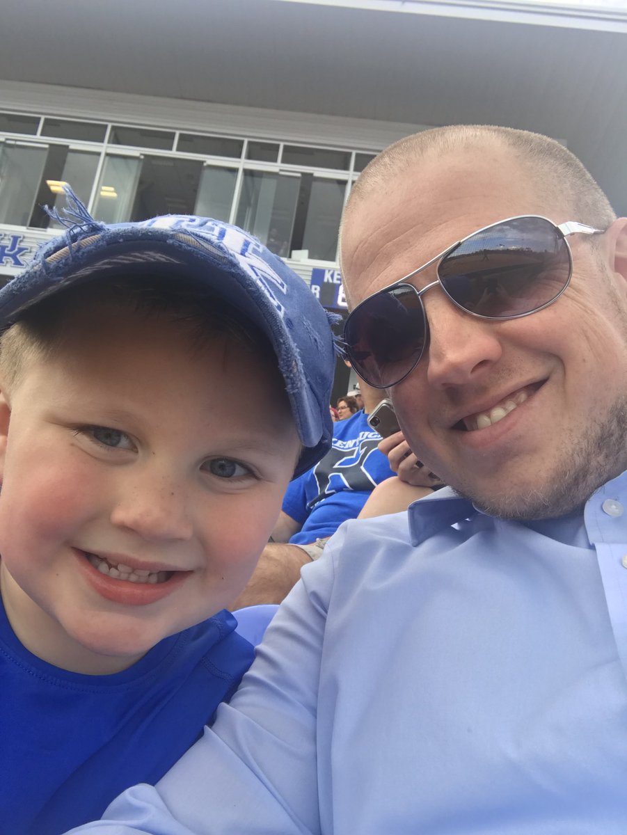 COOLHANDHACK's tweet photo. #uksoftballselfie https://t.co/2JcvC8HZji