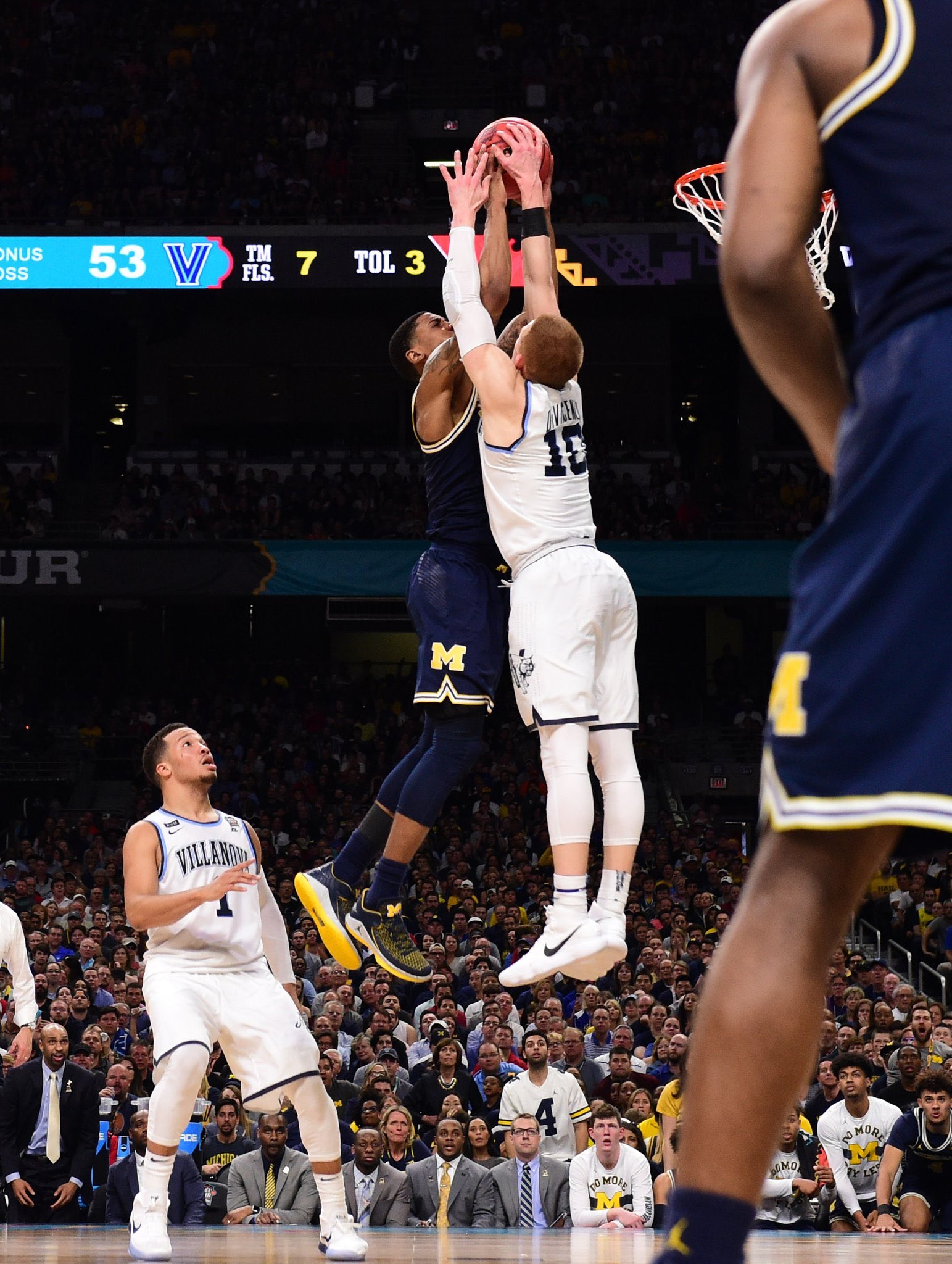 DZ4AY6wUQAAS9UY.jpg:large