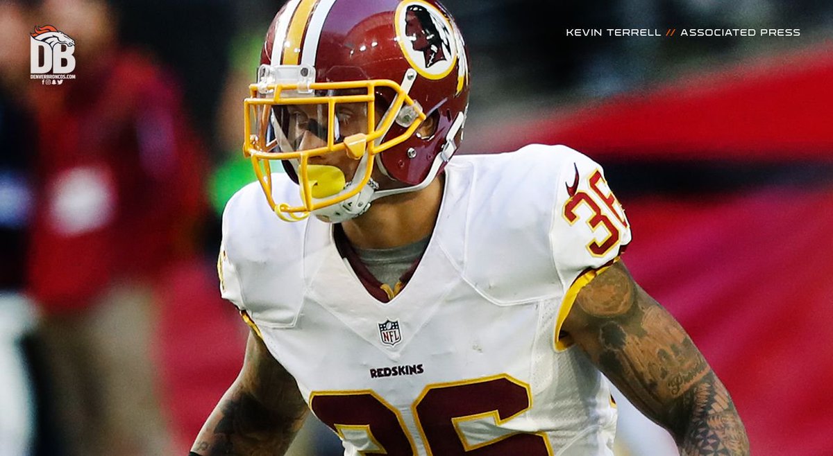 Broncos's tweet image. Bigger than most safeties, lighter than most LBs, but with the speed to cover running backs and the size to hold his own against tight ends ...

@iammsuzy is our version of a defensive "chess-piece."

📰 » j.mp/2GAFznC