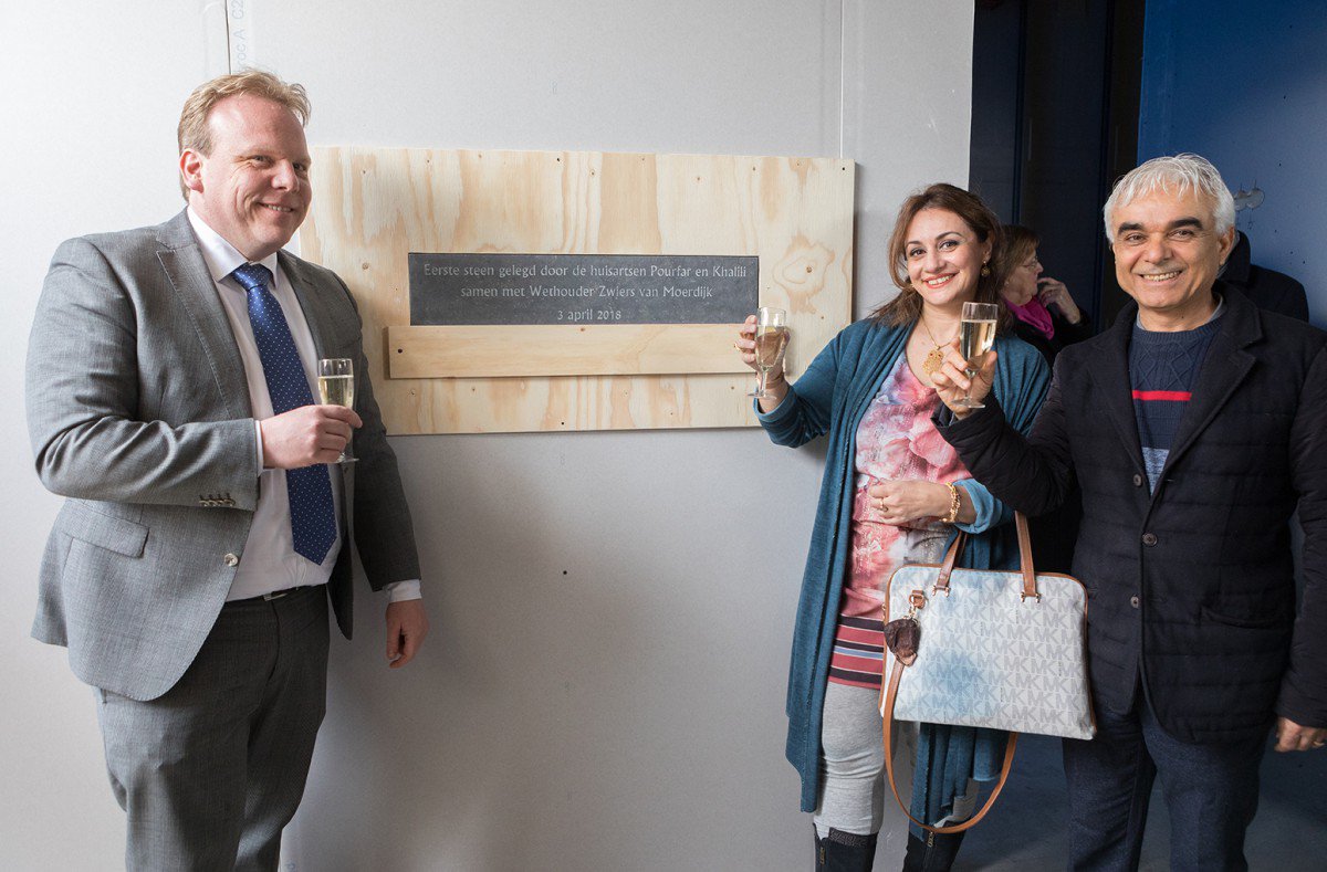 Eerste steen medisch centrum Fijnaart onthuld dlvr.it/QNJcK8