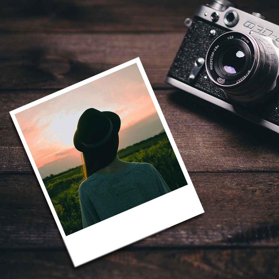 ShakeTheFound1's tweet photo. The Polaroid camera is coming back digital style! Would you like to see these come back? Tweet us and let us know what you love taking photos of the most. https://t.co/DfNb19R3ef