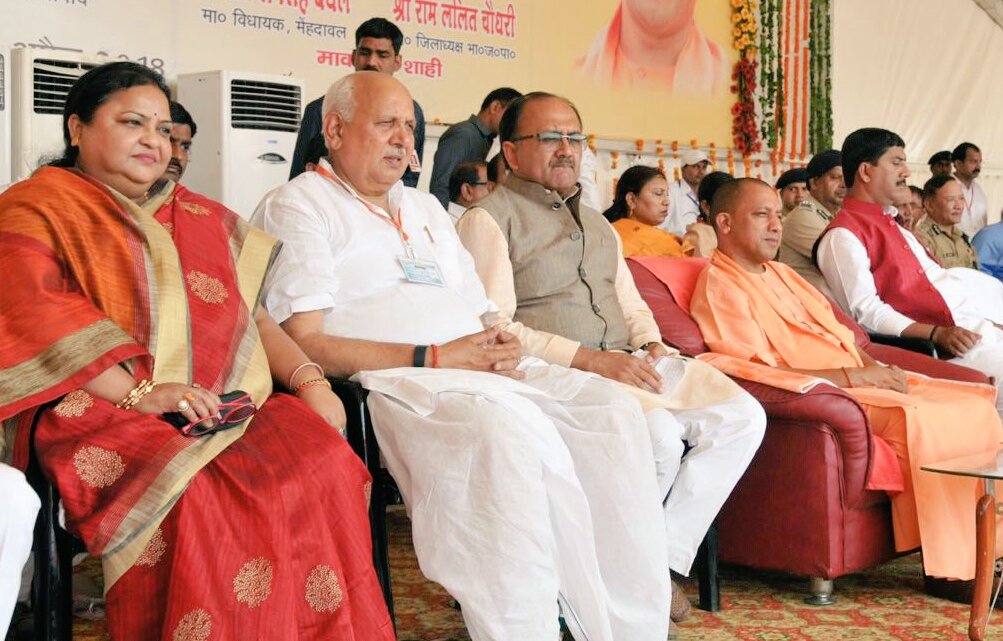 anupmajaisbjp's tweet photo. संत कबीर नगर में आदरणीय मुख्यमंत्री श्री @myogiadityanath जी के साथ 'स्कूल चलो अभियान 2018' के अंतर्गत परिषदीय स्कूलों के छात्र-छात्राओं को यूनिफार्म, बैग, पाठ्य पुस्तकें वितृत की । #Transforming_BasicEducation https://t.co/Y6pTWblhbq