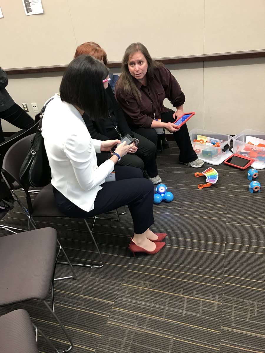 EducatorBaker's tweet photo. Embracing technology in the Mathematics classroom with @onelearningseed #tdsbUL18 #tdsbgc @LC2_TDSB https://t.co/8ZzXYaYCZR