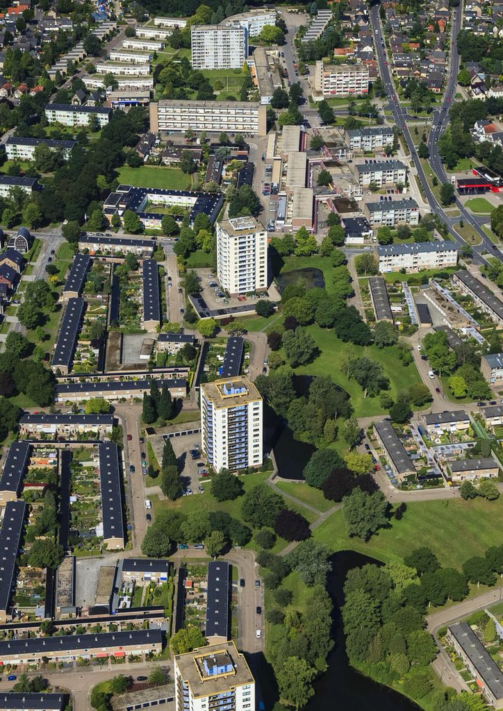 Het zit hem in de details....ook de nieuwe duiker (tbv herstel beek) heeft het kenmerkende metselwerk wat op zo veel plaatsten in Kerschoten aanwezig is. #elkdetailtelt #wijkvannationaalbang #beeldwaarde=toekomstwaarde