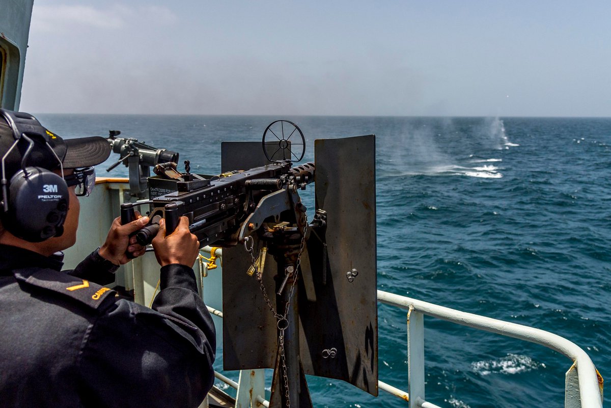 What did you do on Easter weekend? 

#HMCSKingston and #HMCSSummerside did target practice on a Hammerhead, which is an unmanned surface vehicle used for naval training. 

Both ships are deployed to West Africa on #OpPROJECTION.