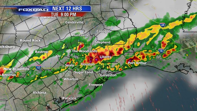 Latest look at tonight's storm timing: Could be as early as 6PM for Huntsville. Prolly 8-11PM for Houston. Midnight for the coast. #houstonweather @fox26houston