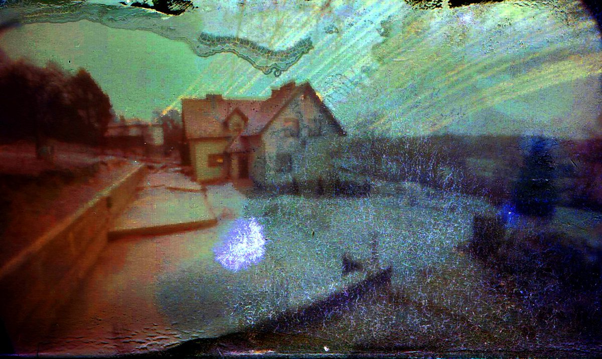 zawlocki's tweet photo. #Solarigrafia, lekcja 3: #Drzewa, nawet grube też się poruszają.
Lekcja 4: #Pleśń największym wrogiem emulsji światłoczułej.
Ekspozycja: 30.07.2017 - 2.4.2018 #pinhole #cameraobscura #solargraphy #longexposure #sun #sunpaths #color https://t.co/k07RYaE41e