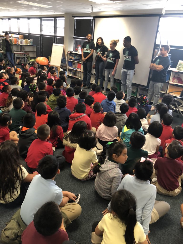 kfin34's tweet photo. Today our kids got to learn see and touch longhorns! What a fun experience! https://t.co/h2PfIzp6Cb
