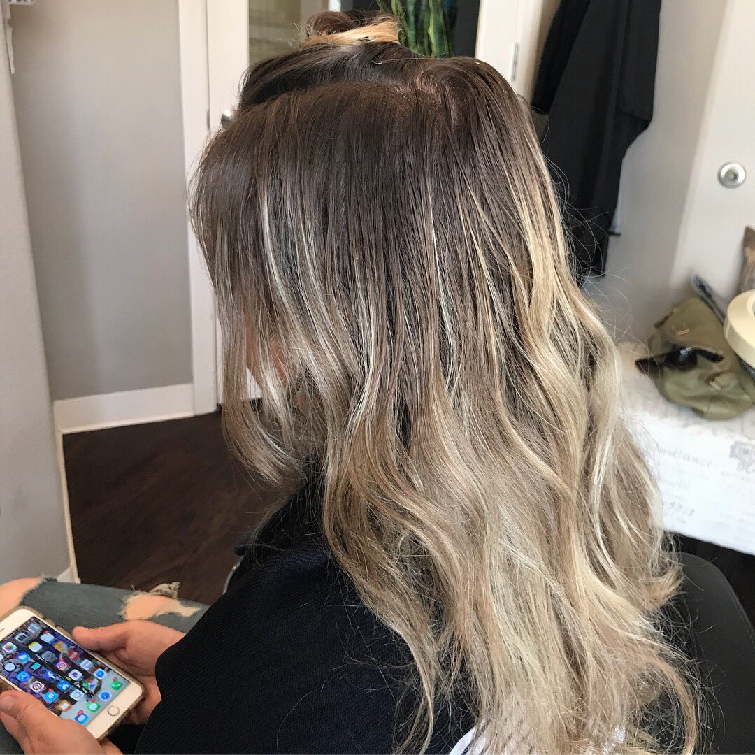 Look101Salon's tweet image. 🥣“If you’re afraid of butter, use cream.”
-Julia Child✨ {after &amp;amp; before} #blondeMe #colorist #hairpainting #balayage #hairstylist