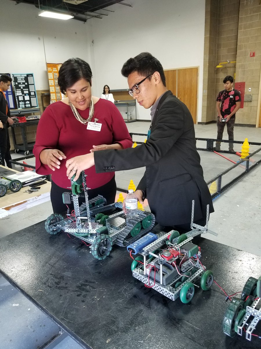 YsletaHS's tweet image. Thank you to Mrs. Karmen Mayorga from @ElPasoElectric for coming back to the Reservation as our #PrincipalforaDay . Our entire campus was very happy to have you visit! #OnceanIndianAlwaysanIndian #IndianPride #OneTribeOneVibe #BOWUP #THEDISTRICT