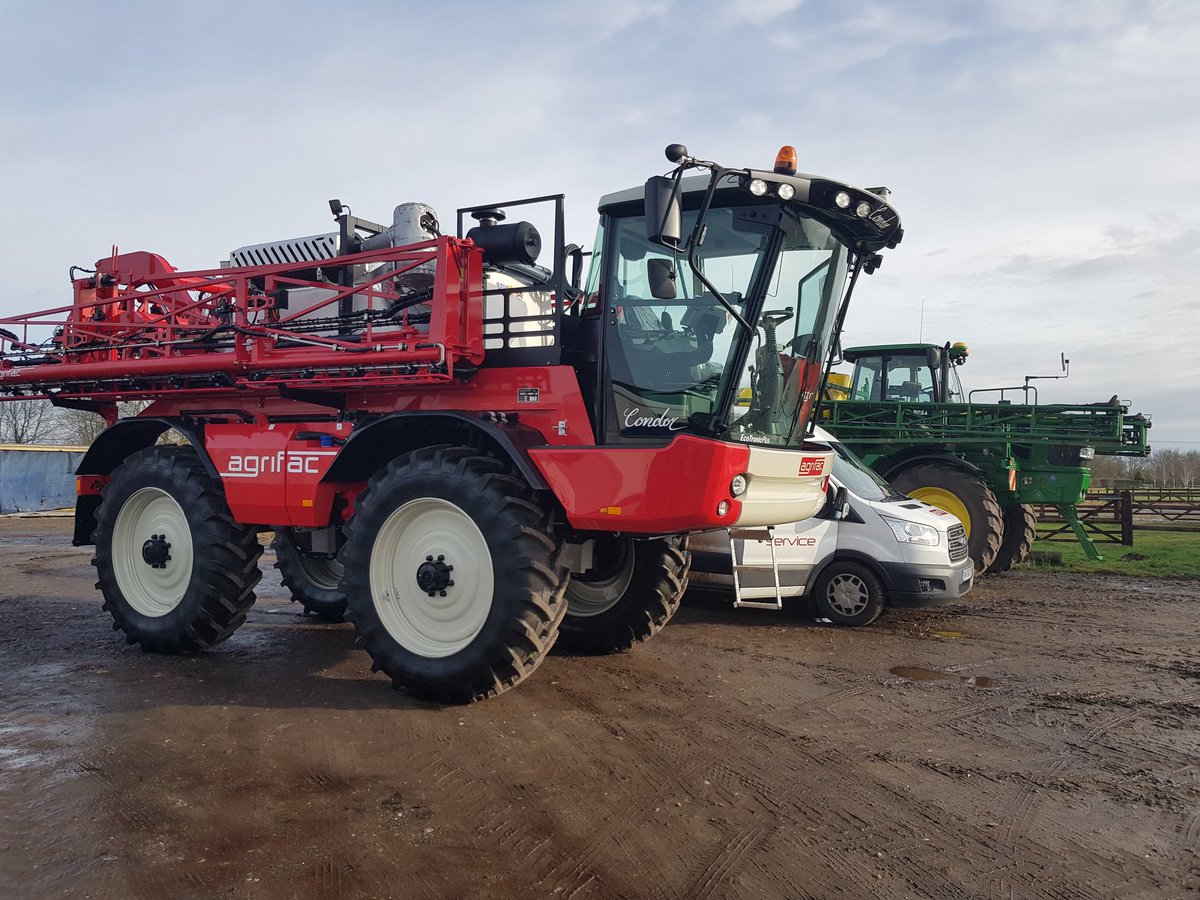 chris_agrifac's tweet image. Delivered this #condor today to a new customer. Machine also set off on farm! Now just the weather to dry up! #crackon @AgrifacUKLtd