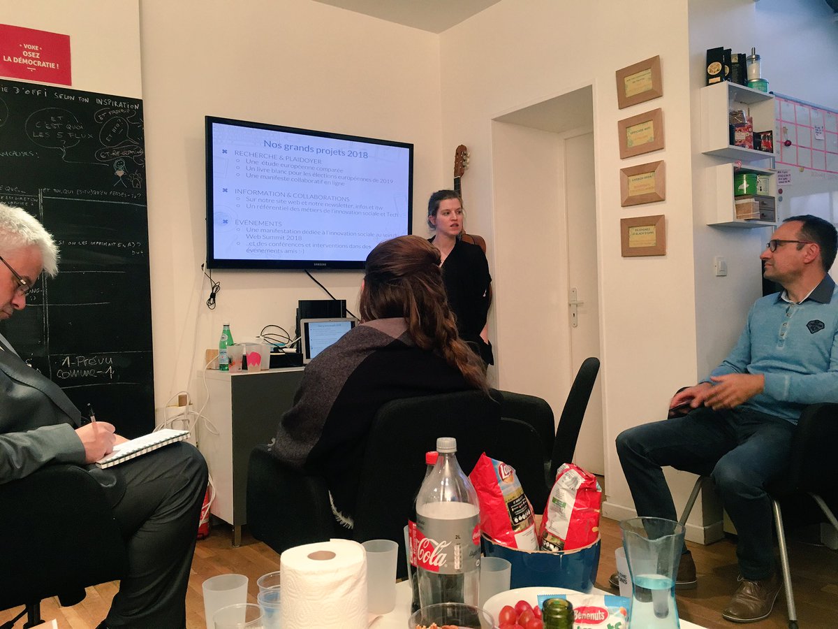 FloraClodic's tweet photo. Après @FestivalEKlore (bravo aux équipes !!), me voilà à un #Aperoffy spécial @SocialGoodAccel ! @JeanneBretecher aux manettes pour raconter la genèse et les chantiers 2018 du #SOGA Go, go, go ! 🚀 https://t.co/EY50QsUslR
