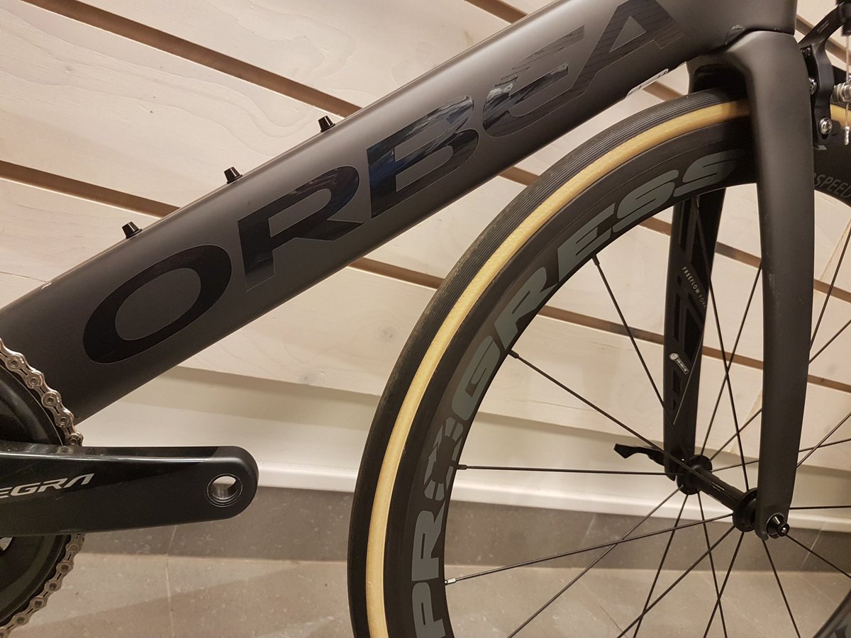 Pain_Free_Power's tweet photo. Looking forward to commuting this week in Stockholm 😍 Thanks @trispotSE for lending me an @Orbea Aero!! #OrbeaDemo https://t.co/oest3ASbTd