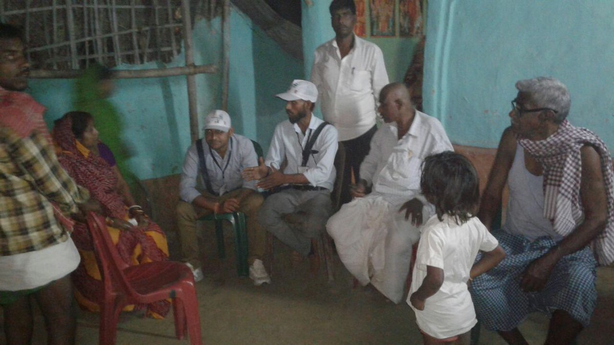 CleanAraria's tweet photo. Guest SwachhaGrahis from MP started activities at ground for #CleanAraria #MyCleanIndia @swachhbharat @LSBA_Bihar #MyCleanIndia #OpenDefecationFree #ChaloChamparan #SatyagrahaSeSwachhagraha #ZSBP https://t.co/tWwWHbKdiu