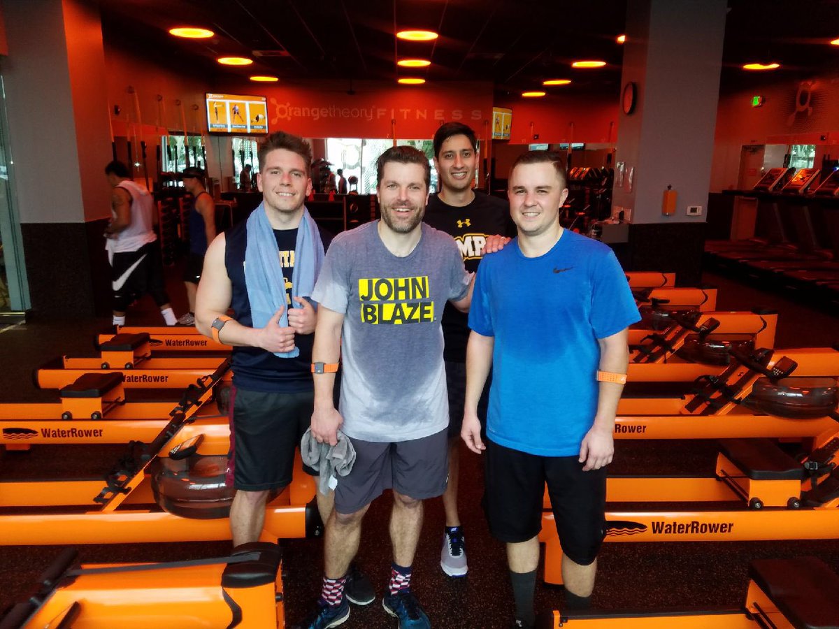 marcgonyea's tweet photo. Post-workday, workout with some key players in our San Jose office. #oldmansweat #heldmyown 😂#johnblaze @memoryBlueSales https://t.co/hLg3HXNdBm