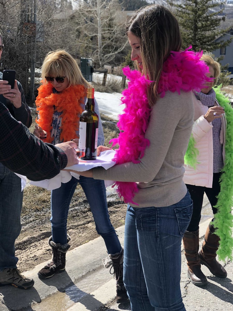 kirstenfox_wine's tweet photo. Excited that today @foodandtravel @UniquelyUtah @DevourUtah @VisitParkCity will be learning why our hashtag for the Mines&Wines Tour is #whereshannah @foxschoolofwine https://t.co/xKJbQz4psR