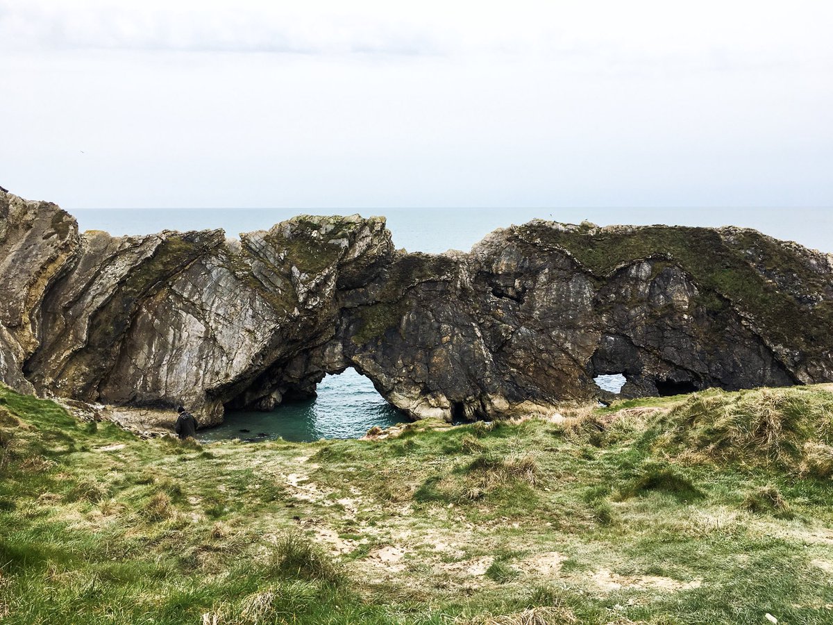 ReDewhurst's tweet photo. I went to #LulworthCove yesterday. I’ve been loads of times but, as they’ve recently joined the #CountrysideMobility scheme, I was able to get up the hill and see these views for the first time. It was pretty special. ❤️ https://t.co/JM0G1UenWs