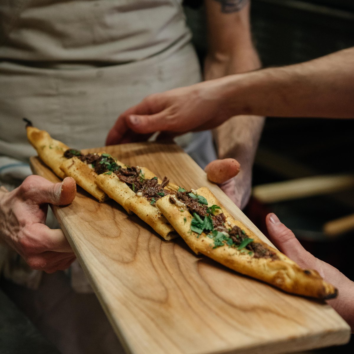 Si vous n'avez toujours pas goûté à nos pides maison, il est temps de passer nous voir. Mercredi au dimanche soirs / Brunchs du week-end / If you still haven't tried our pides (Turkish pizza), it's time to come see us. Wednesday to Sunday evening / Weekend brunch #Montreal