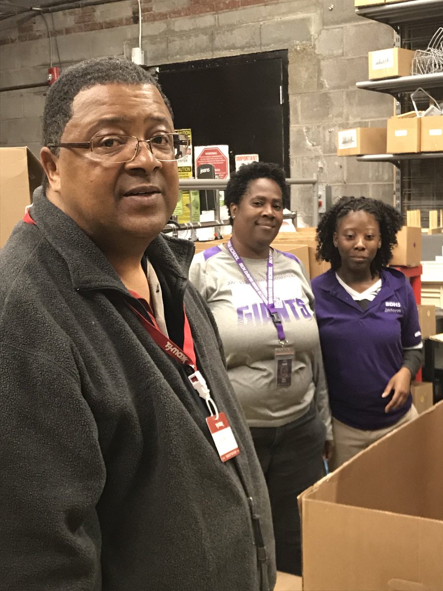 GiantInterns's tweet photo. Mrs Davis doing an awesome job with Pathways interns @ TJ Maxx in Speedway! Great community partner. @BenDavisHS #WeAreWayne https://t.co/bY4PU2Yb1R