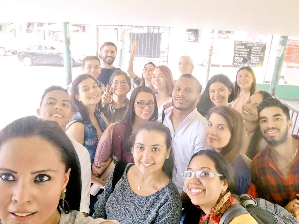 Elissaga's tweet image. Qué buena experiencia la primera jornada de talleres 2018 sobre #ComDigital y #rrrss en el Instituto América, con los estudiantes de #PerdDig18 de @USMApanama 
¡Buen trabajo, muchachos! @tareatuitera 😊👏👏👏
