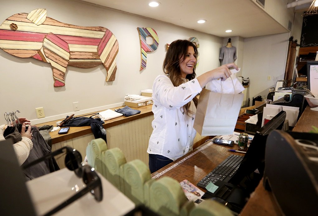 TelegraphHerald's tweet photo. Reinvented Cascade shop connects with a worldwide market. See more on Sunday's Business page. https://t.co/YhZg1LXEtT