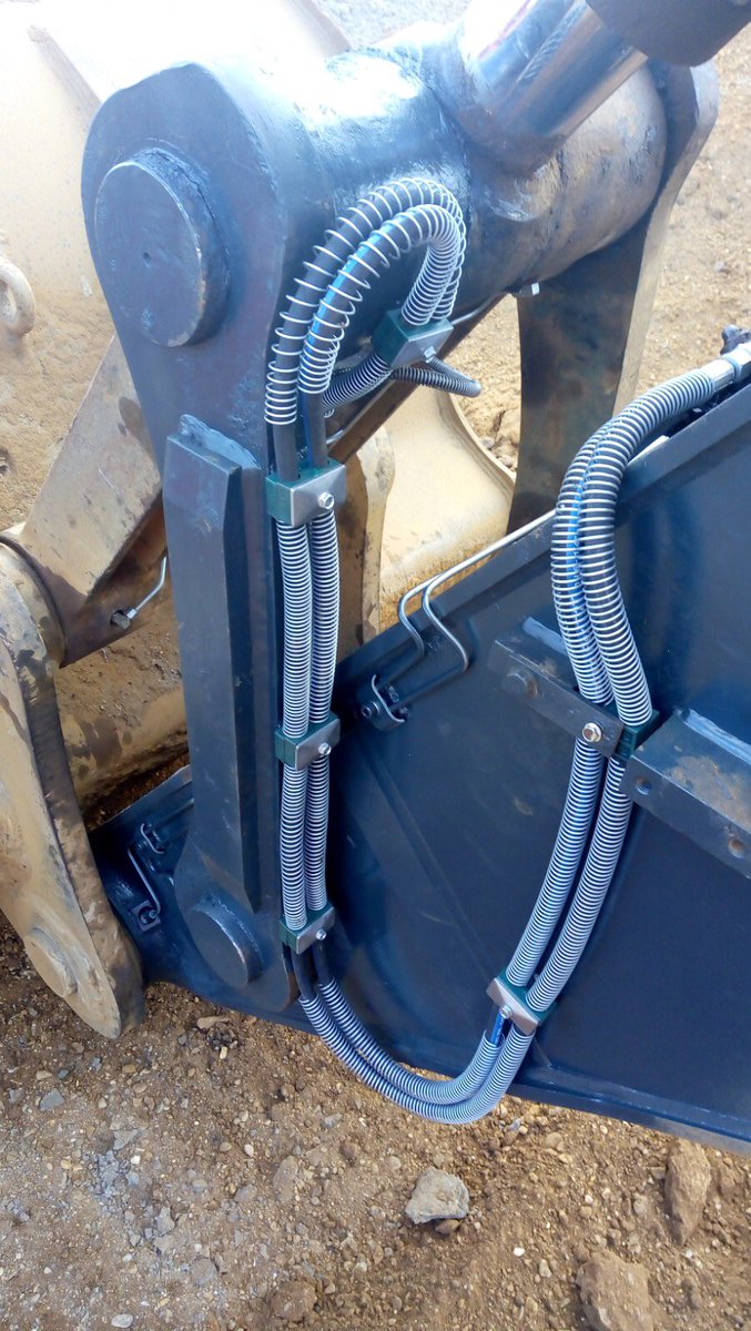 Graham_Imms's tweet image. An older Volvo EC460B having an overhaul of its autogreasing system. 
@GroupHES on site for the customer saving him thousands compared to the existing quote from the system manufacturer. #lubrication #greasing #groeneveld #dedicationtolubrication #construction