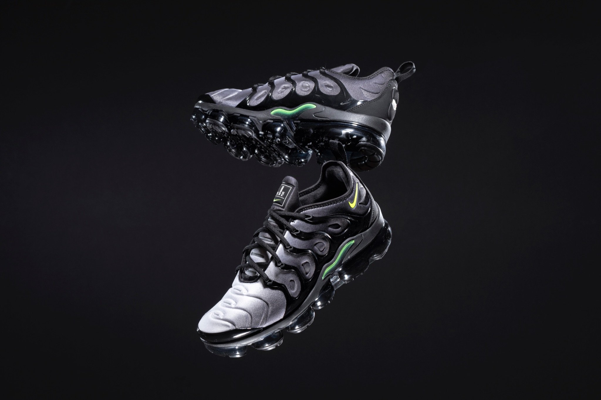 Black volt white vapormax plus best sale