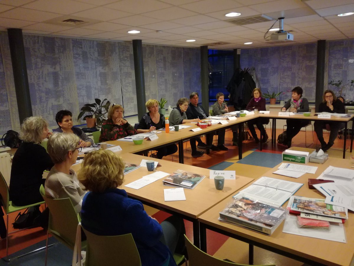 LEV_irene's tweet photo. Vanavond 2e #taaltraining @Lezenschrijven voor taalvrijwilligers in @gGeldrop_Mierlo, georganiseerd door @LEVgroep. 12 deelnemers aanwezig. Docent Marian Middelkoop https://t.co/HJlHlwIqfj